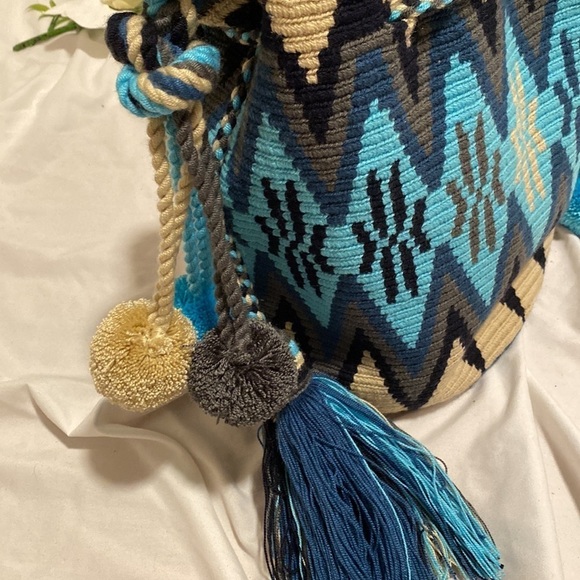 Blue & Cream Tribal Pattern Deluxe Wayuu Double Drawstring Shoulder Mochila Bag - Picture 14 of 15